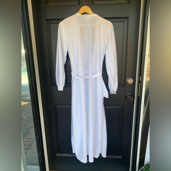 Anthony Richards White Embroidered Robe - Picture 2 of 9